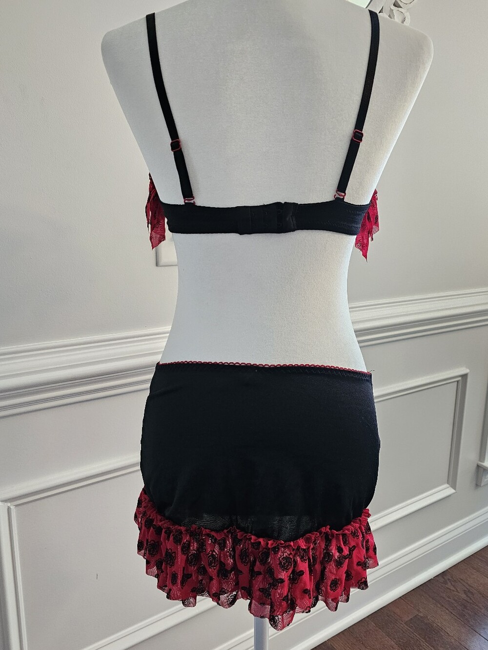 Vintage-Style Red & Black Rose Ruffle Lingerie Set - 2 Piece - Picture 6 of 13